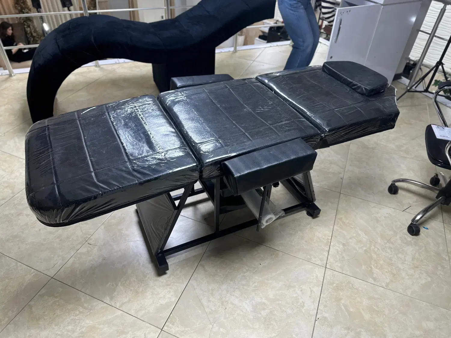 تجهیزات آرایشگاهی|آرایشگاه و سالن‌های زیبایی|آستارا, |دیوار