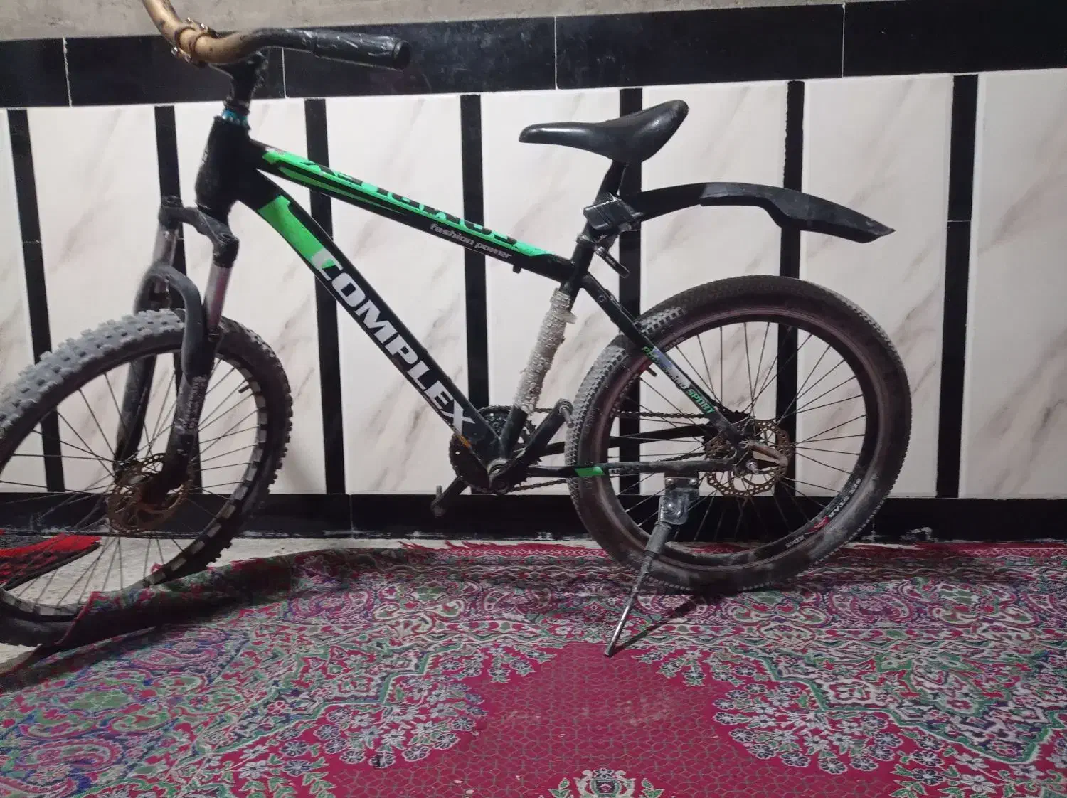 دوچرخه|دوچرخه، اسکیت، اسکوتر|خاش, |دیوار