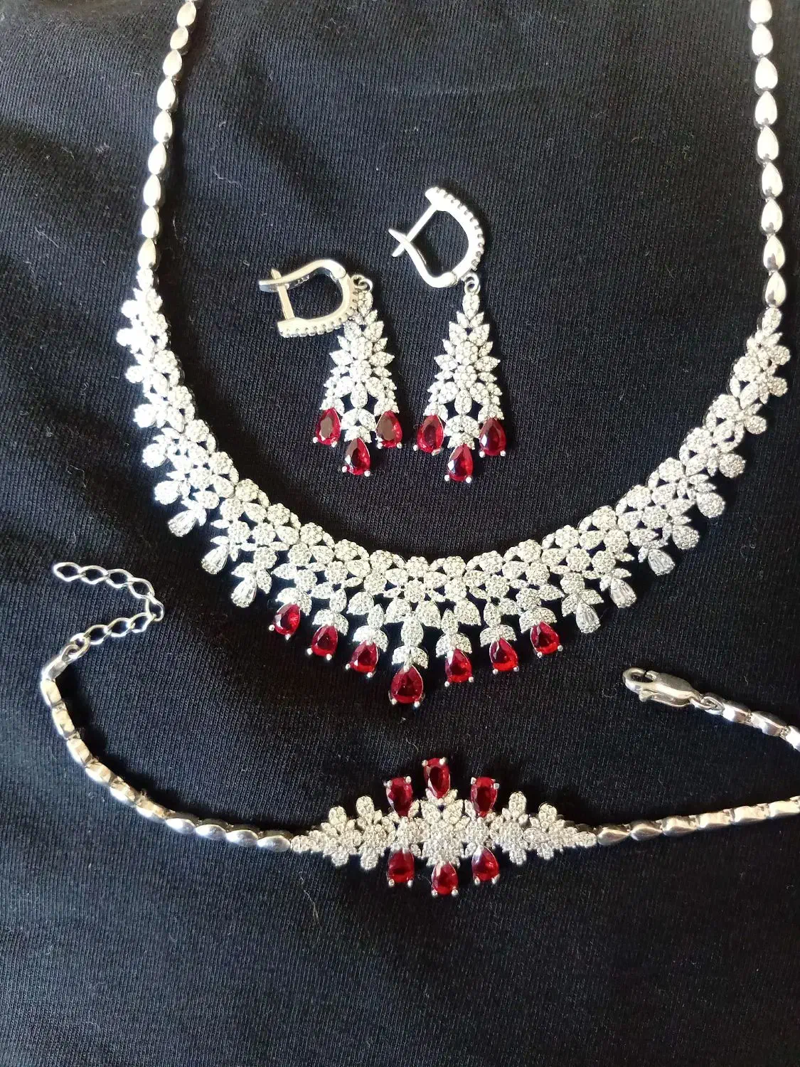 سرویس نقره|جواهرات|نجفآباد, باغ ملی|دیوار