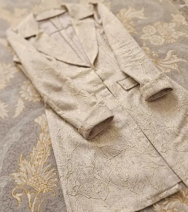 مانتو|لباس|قم, شهر قائم|دیوار