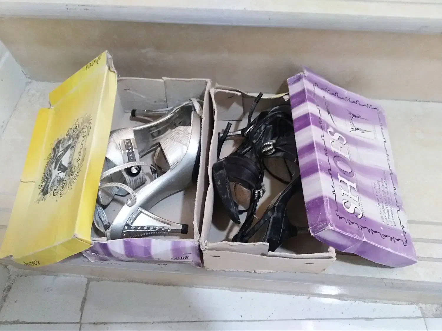 کفش باشنه دار|کیف، کفش، کمربند|سرپل ذهاب, |دیوار