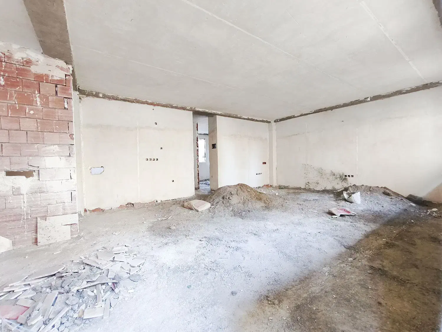 واحد 100متری/طبقه چهارم از 6/دو خواب / چهاراه سعدی|فروش آپارتمان|اردبیل, |دیوار