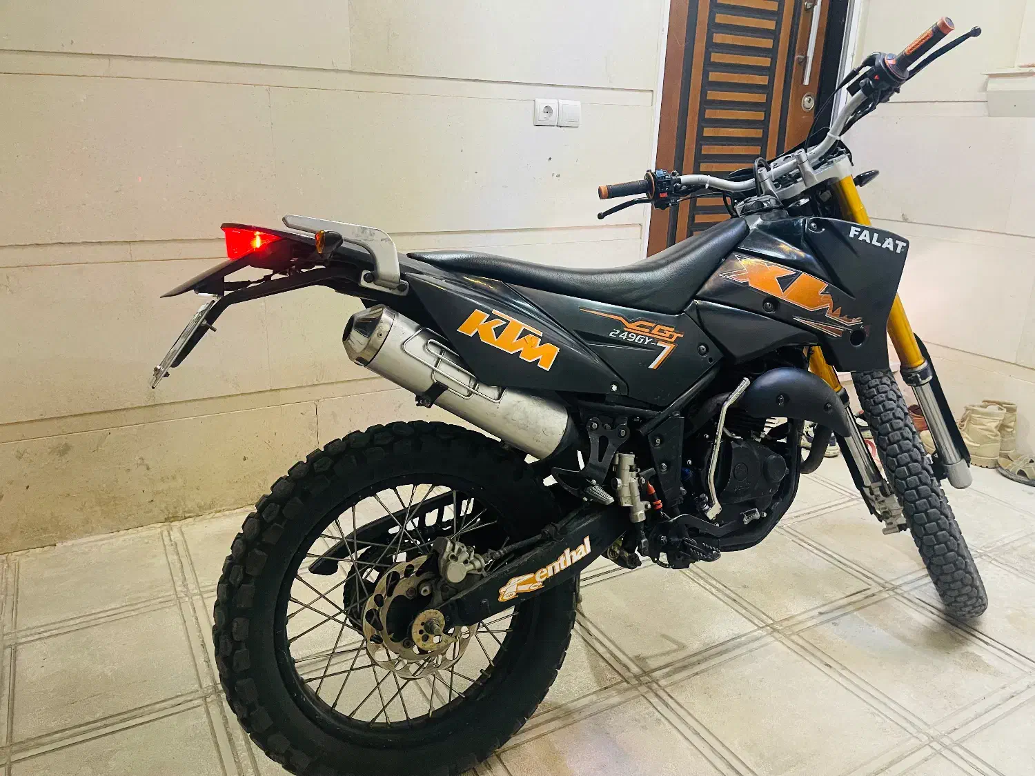 250 تریل فلات|موتورسیکلت|اسفراین, |دیوار