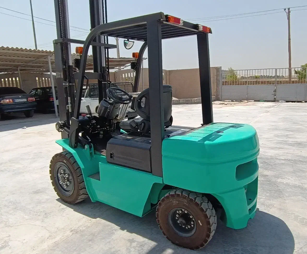 لیفتراک در تناژ مختلف|خودرو سنگین|اصفهان, قلعه طبره|دیوار