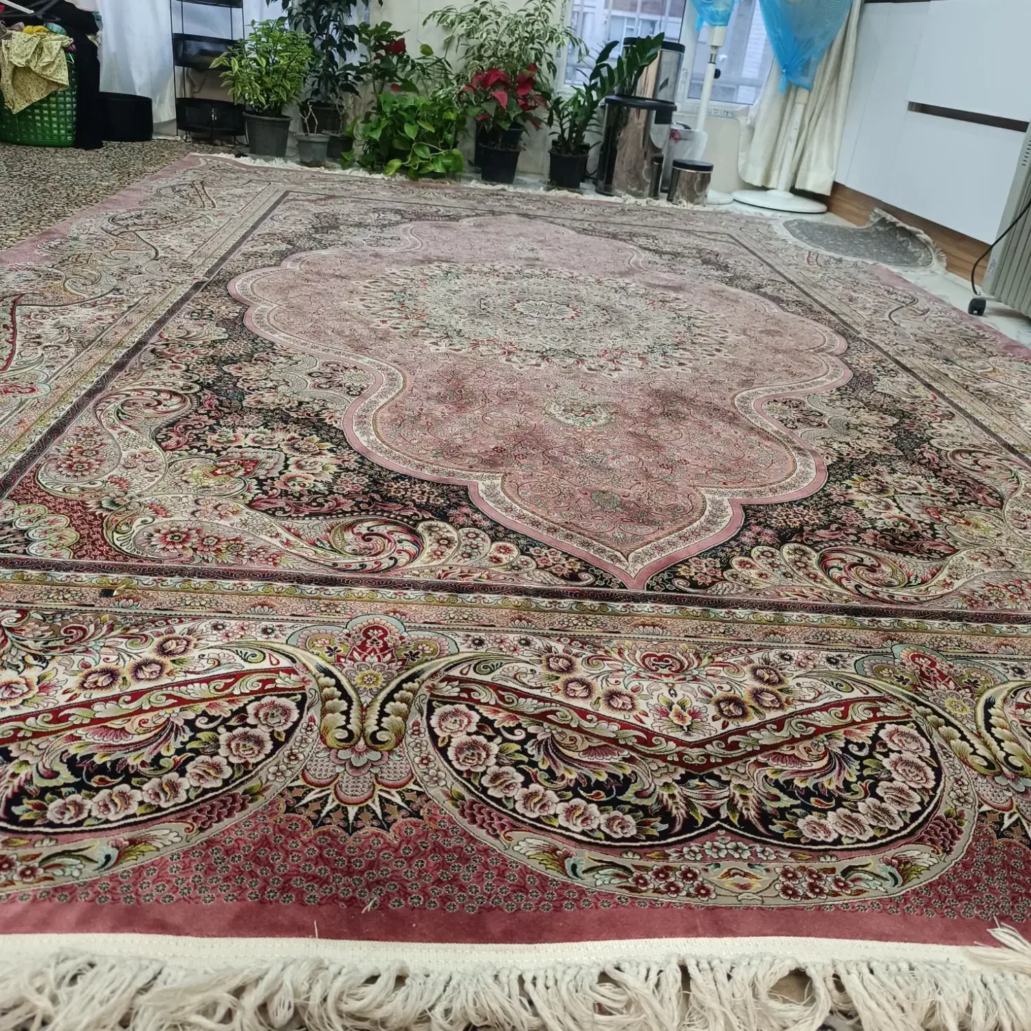 فرش ماشینی رنگ صورتی اناری 3600 شانه و 1200تراکم|فرش|تهران, طیب|دیوار