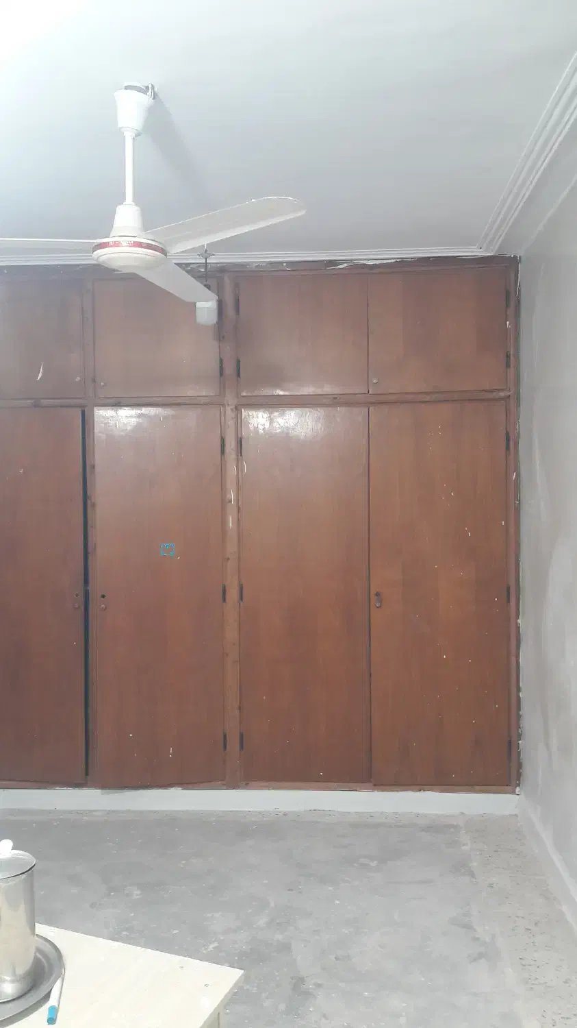 کمد دیواری با چوب روس در حد نو و چند تخت فلزی|جاکفشی، کمد، دراور|مسجد سلیمان, |دیوار