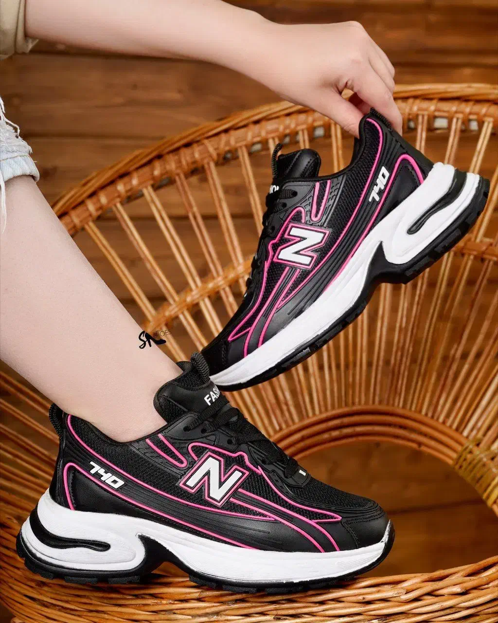 بوت|کیف، کفش، کمربند|صحنه, |دیوار