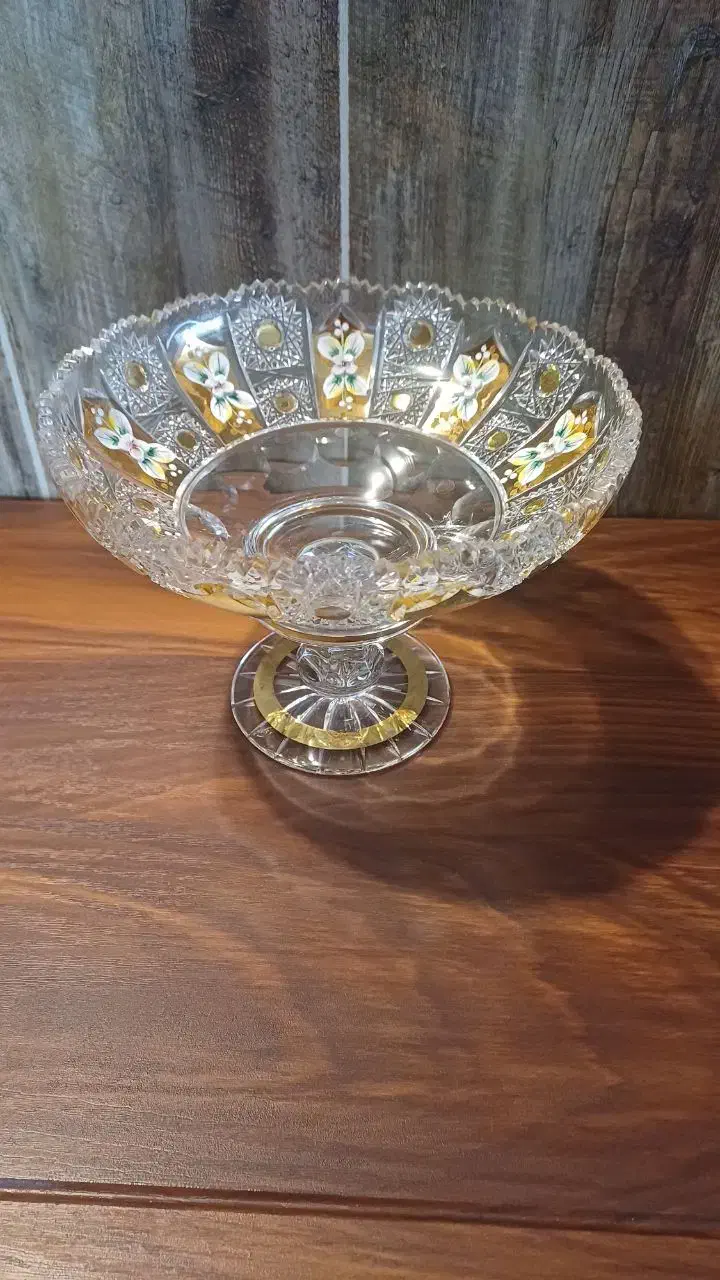 تعدادی کریستال اصل شیک و آنتیک|ظروف سرو و پذیرایی|شیراز, تندگویان|دیوار