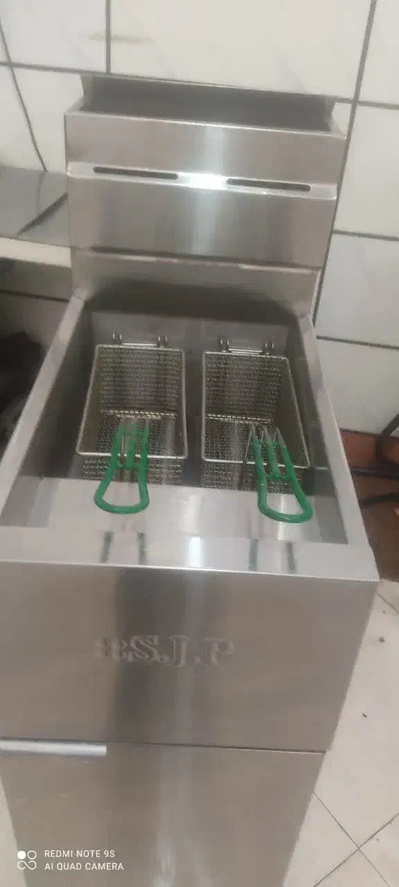 گریل ( سرخ کن صنعتی ) در حد نو|کافیشاپ و رستوران|زنجان, |دیوار