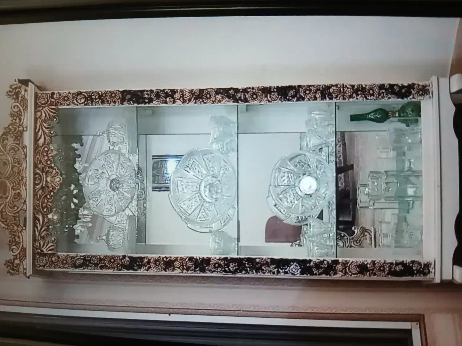 بوفه سفید و سالم با سرویس ۶ نفره|بوفه، ویترین، کنسول|کرج, شاهین‌ویلا|دیوار