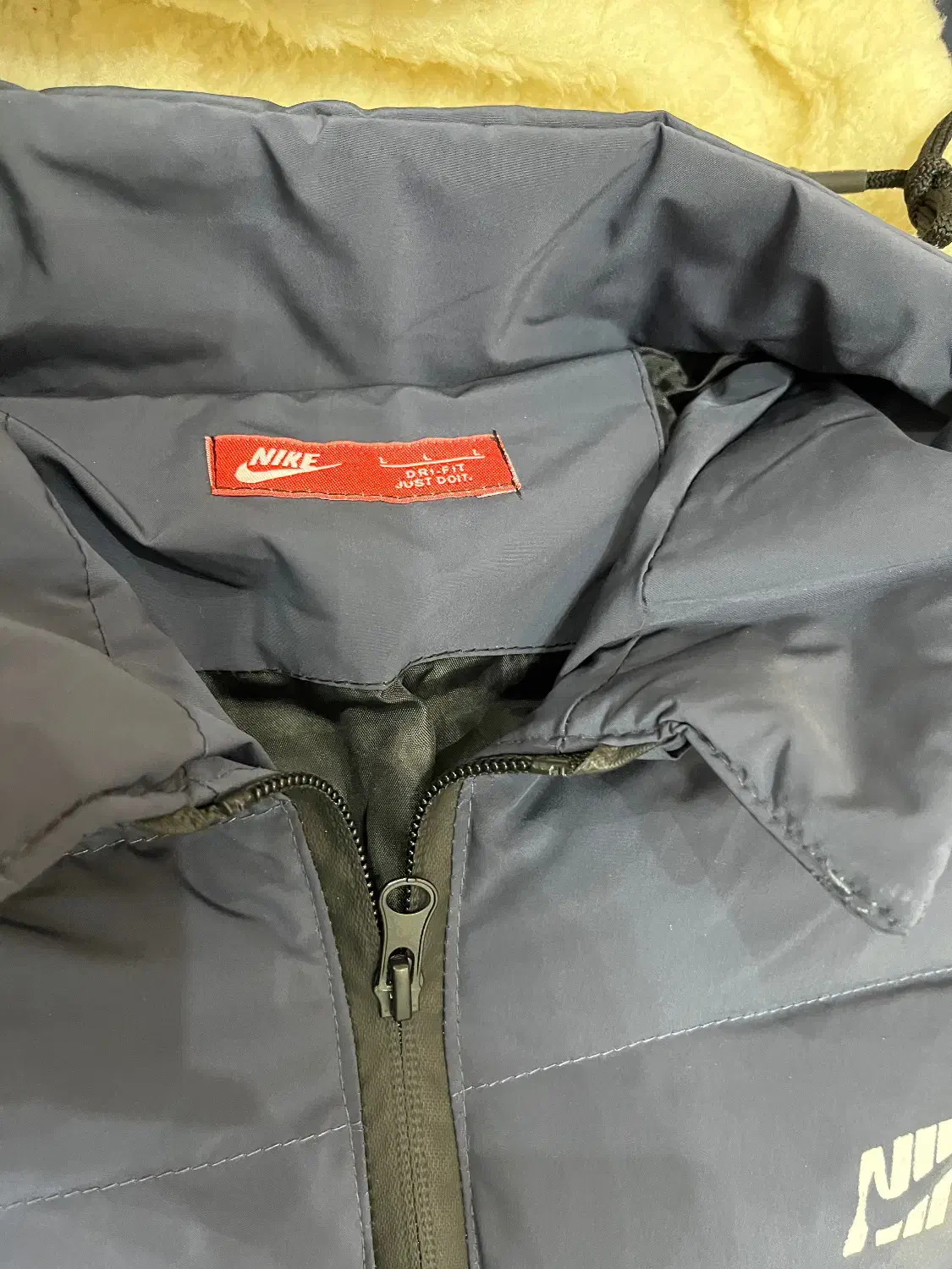 تعدادی کاپشن و بامبر جکت و سویشرت کاملا نو|لباس|رشت, آزادگان|دیوار