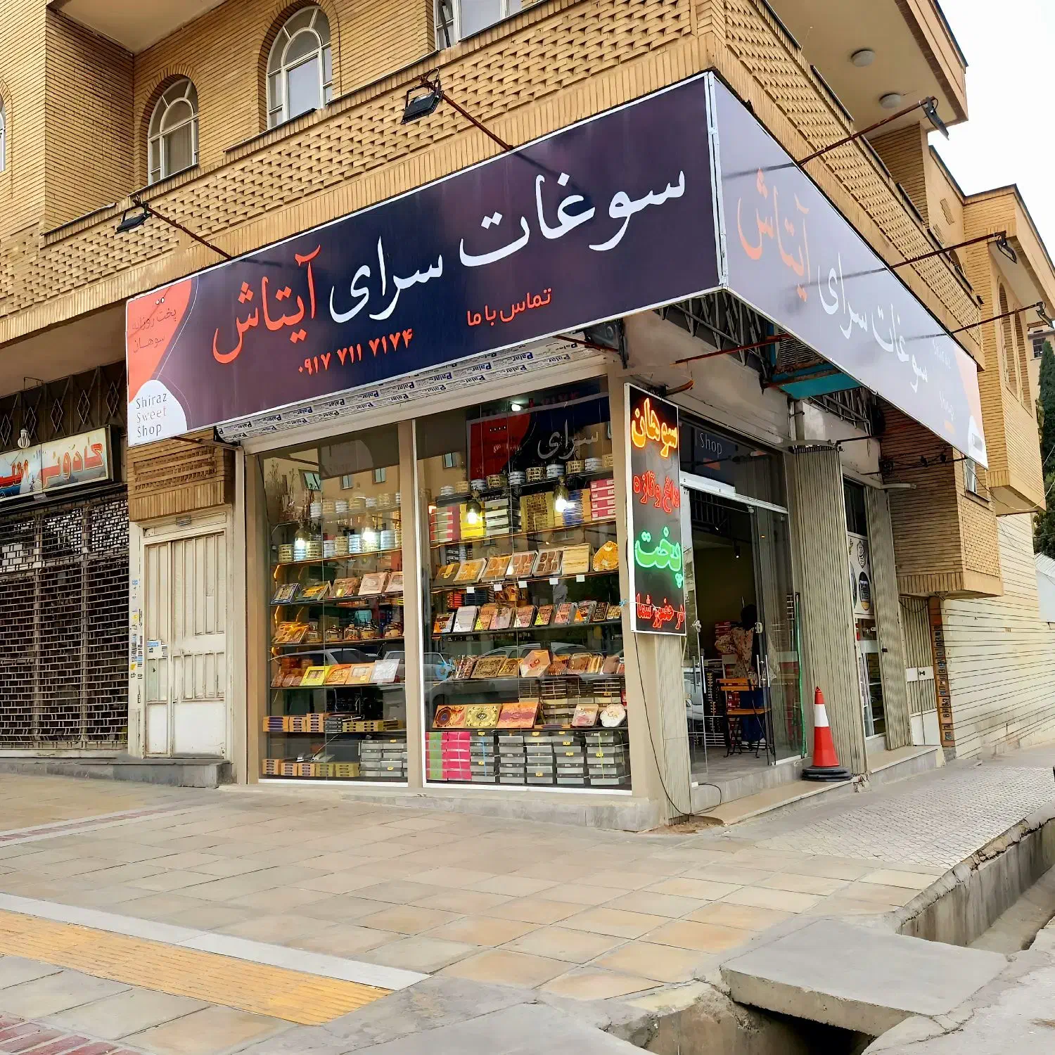 رهن اجاره مغازه درجای پرترددتوریستی اطلسی سر دونبش|اجارهٔ مغازه و غرفه|شیراز, سیلو|دیوار