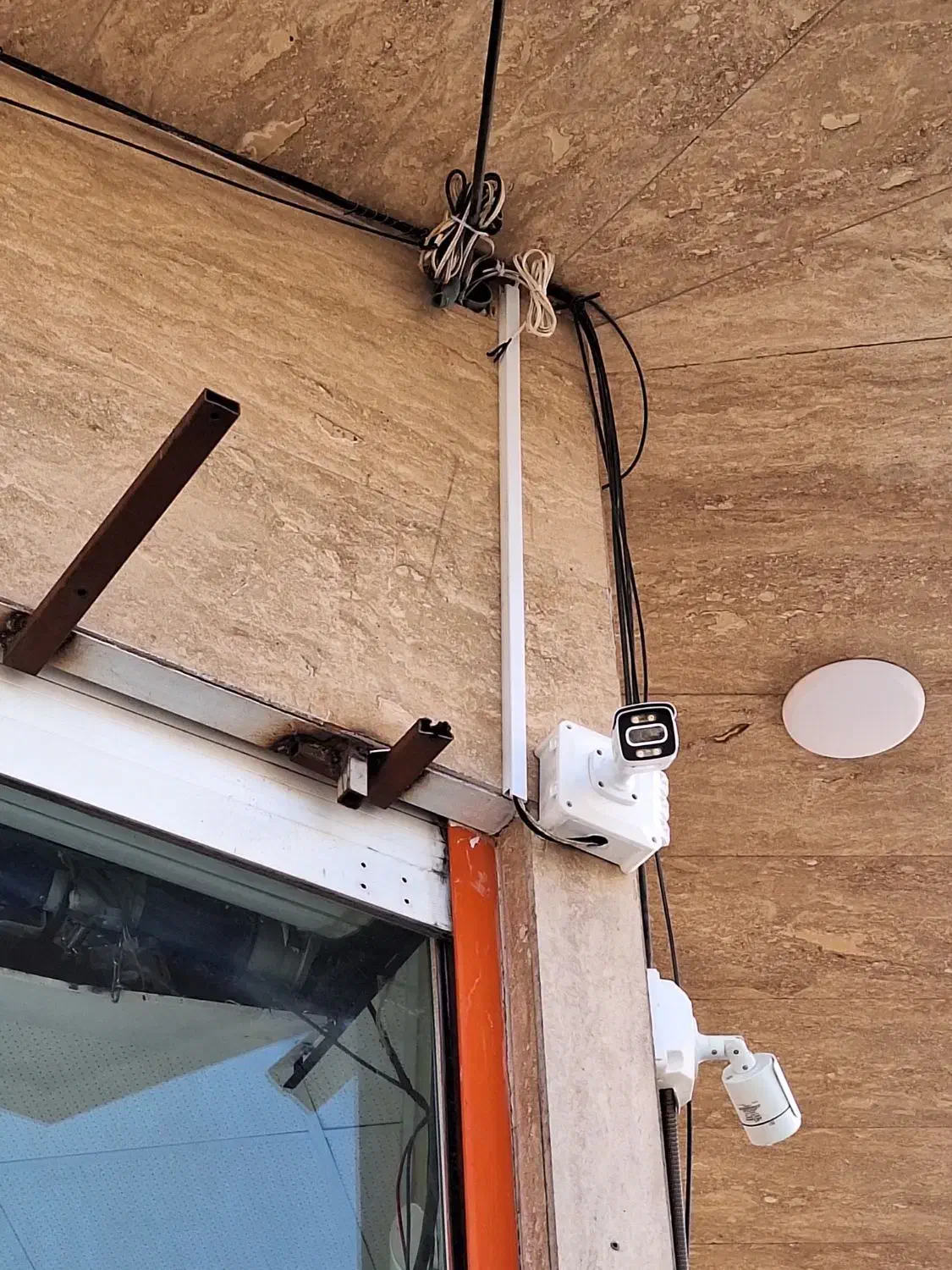 دوربین و مودم سیمکارتی|دوربین مداربسته|قم, دروازه چوبی|دیوار