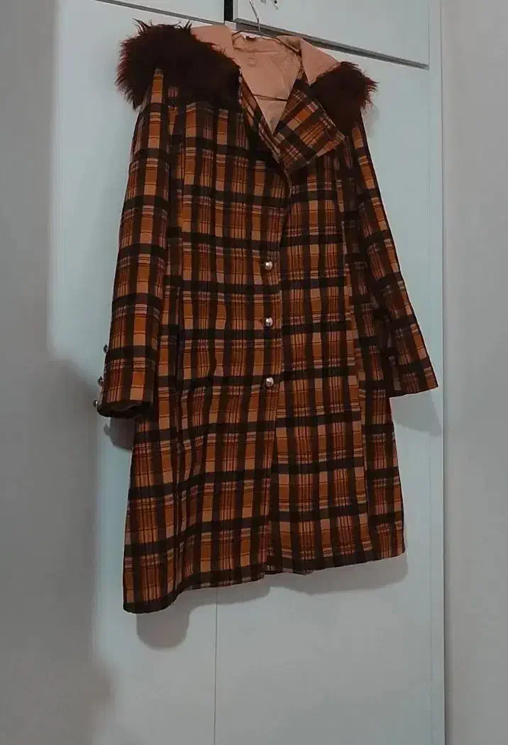 پالتو|لباس|نیشابور, ۲۲ بهمن|دیوار