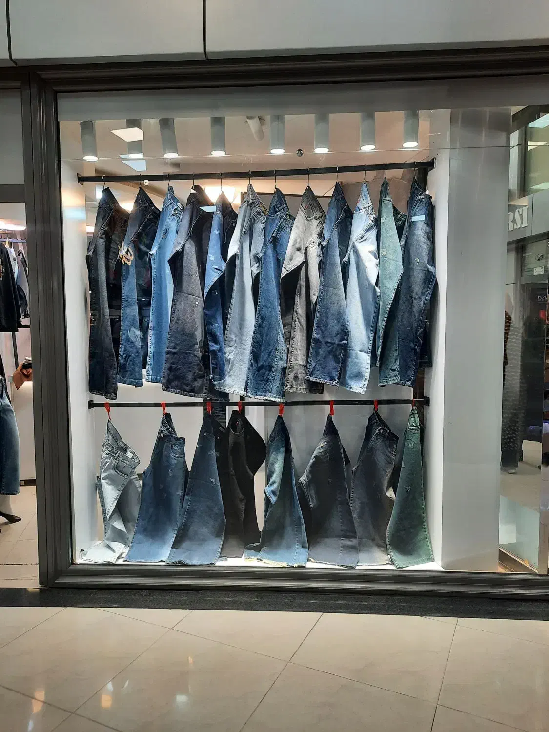 فروشنده ماهر پوشاک در تربیت پاساژ پردیس و زمرد|استخدام بازاریابی و فروش|تبریز, |دیوار