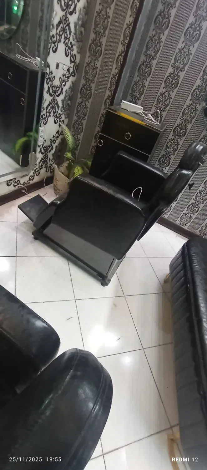 وسایل آرایشگاه|آرایشگاه و سالنهای زیبایی|اصفهان, عطار نیشابوری|دیوار