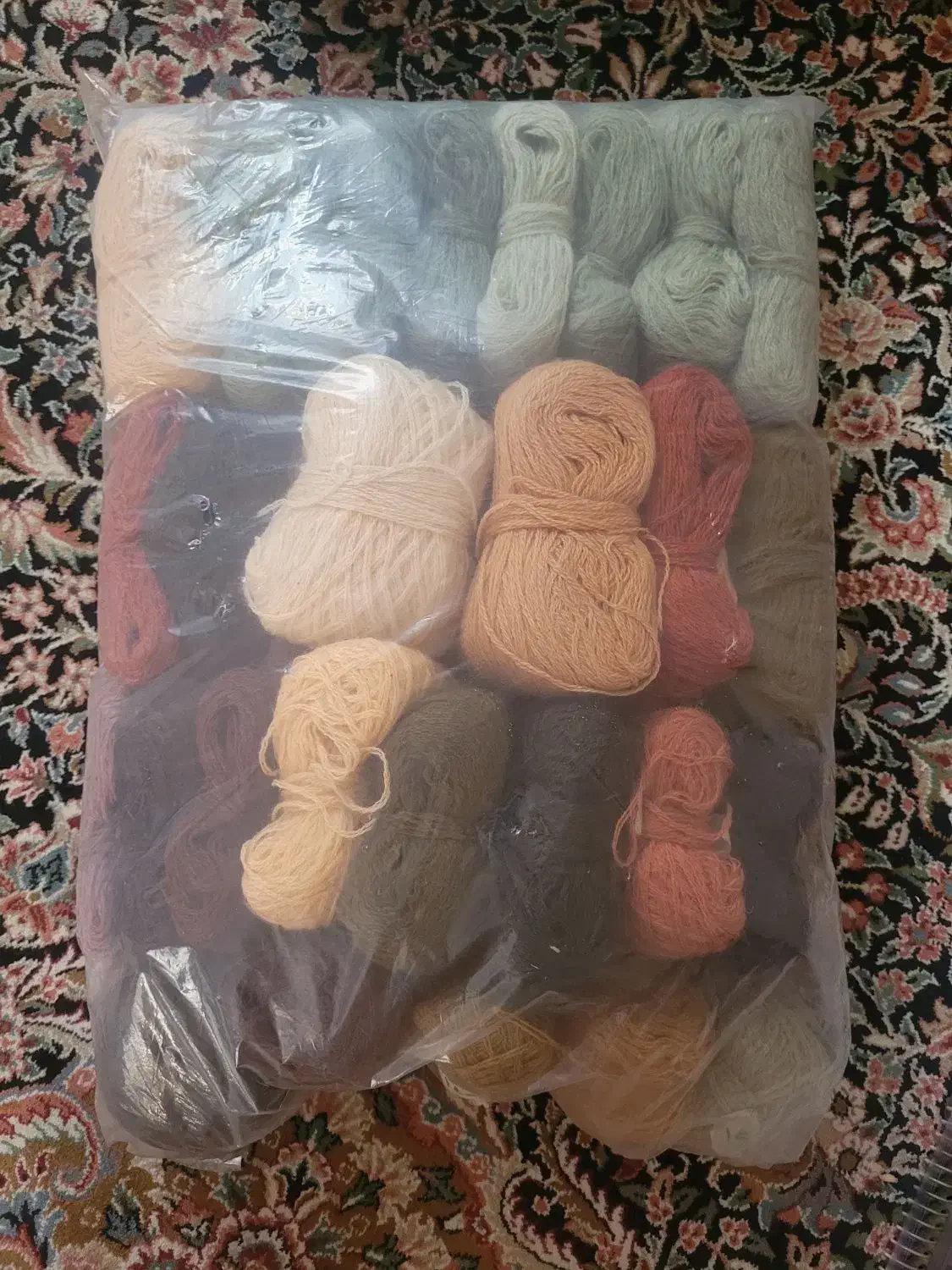 نخ و نقشه تابلوفرش تصویری ظریف تبریز  ۴۶ رنگ|تابلو فرش|شیراز, شهرک مفتح|دیوار