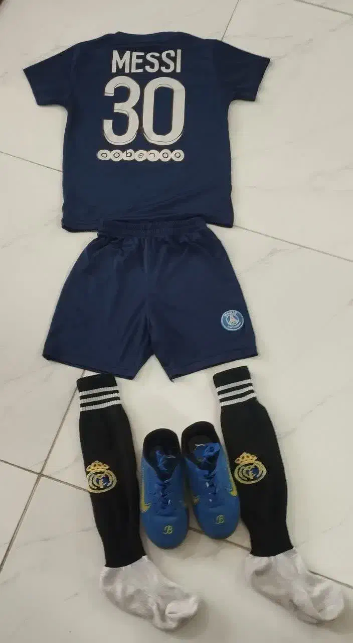 لباس کفش و جوراب فوتبال|تجهیزات ورزشی|مشهد, نیزه|دیوار