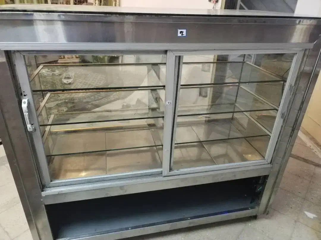 دو عدد ویترین ودو یخچال که یک کچکتر زیر ترازو|فروشگاه و مغازه|قم, انسجام|دیوار