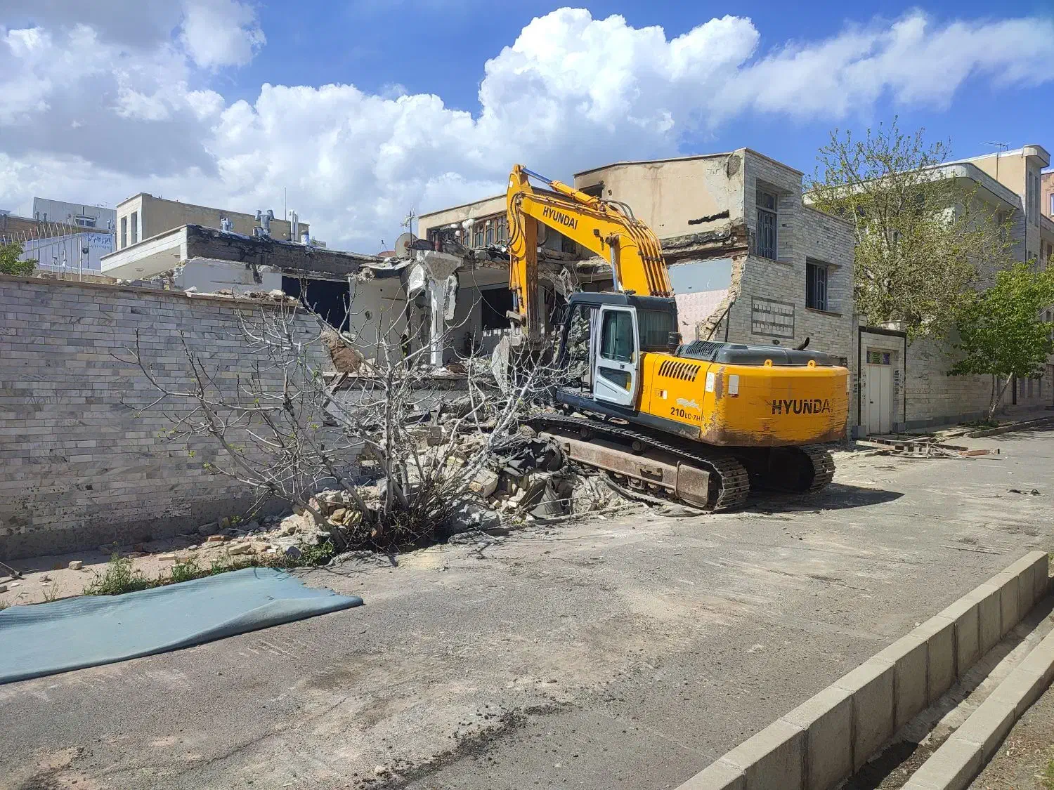 اجاره بیل مکانیکی زنجیری.پیکور زنی.کامیون بنز|خودرو سنگین|زنجان, |دیوار