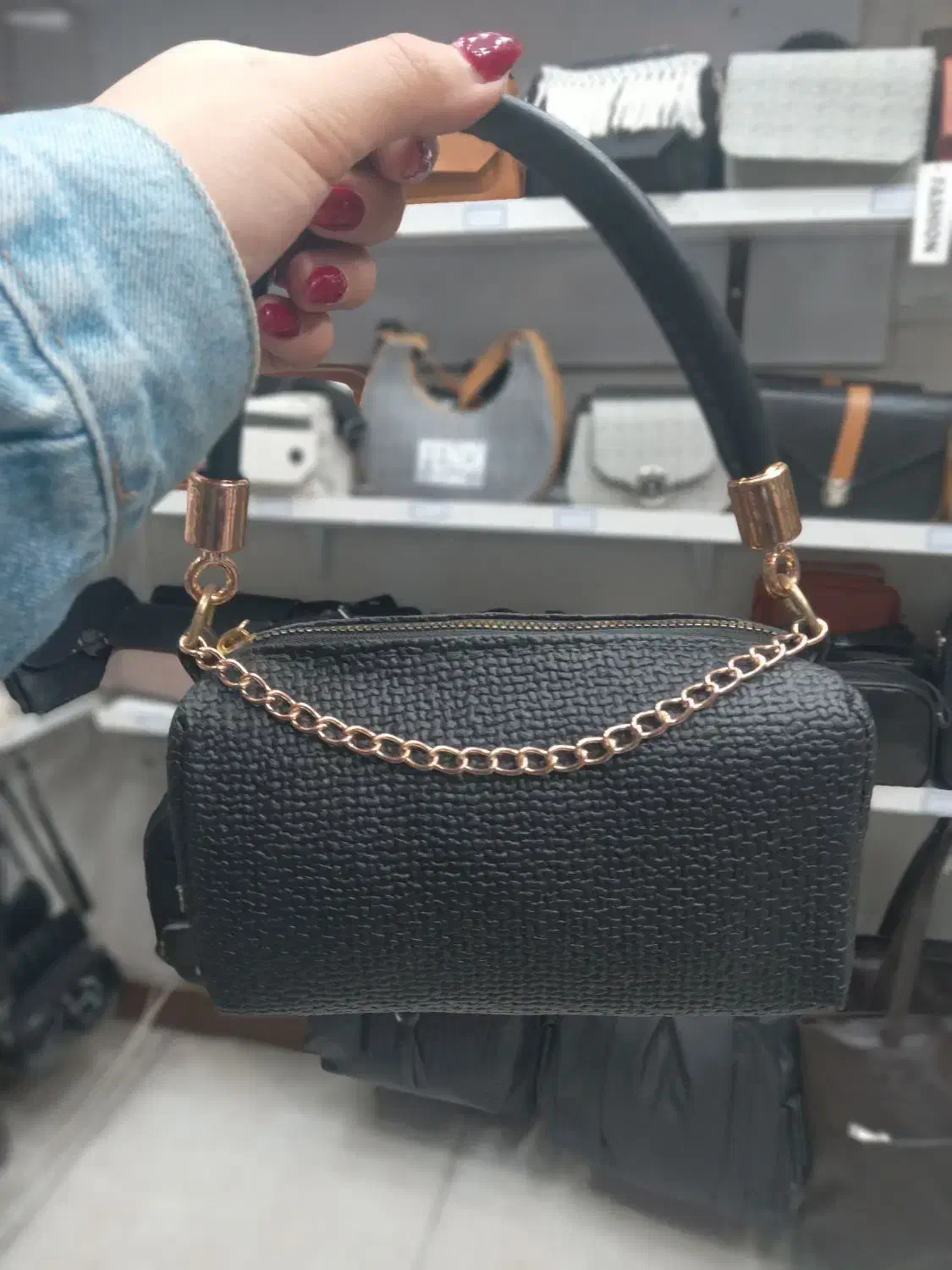 به مناسبت روز دختر|کیف، کفش، کمربند|لاهیجان, شیشه گران|دیوار