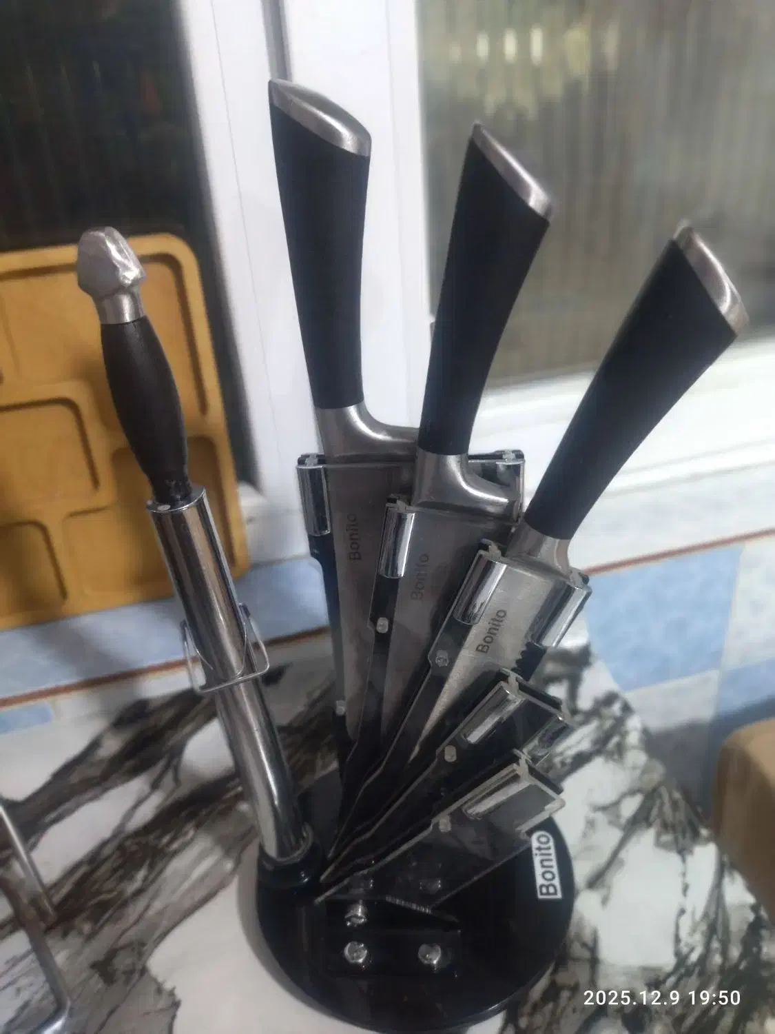 ترازو آشپزخانه .سرویس چاقو.سرویس کفگیرملاقه|ظروف پخت‌وپز|اسفراین, |دیوار