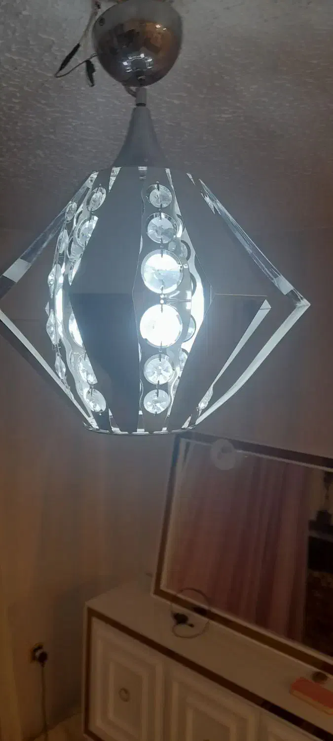 لوستر زیبا و جدید کاملا سالم و در حد نو|لوستر و چراغ آویز|کرمان, |دیوار