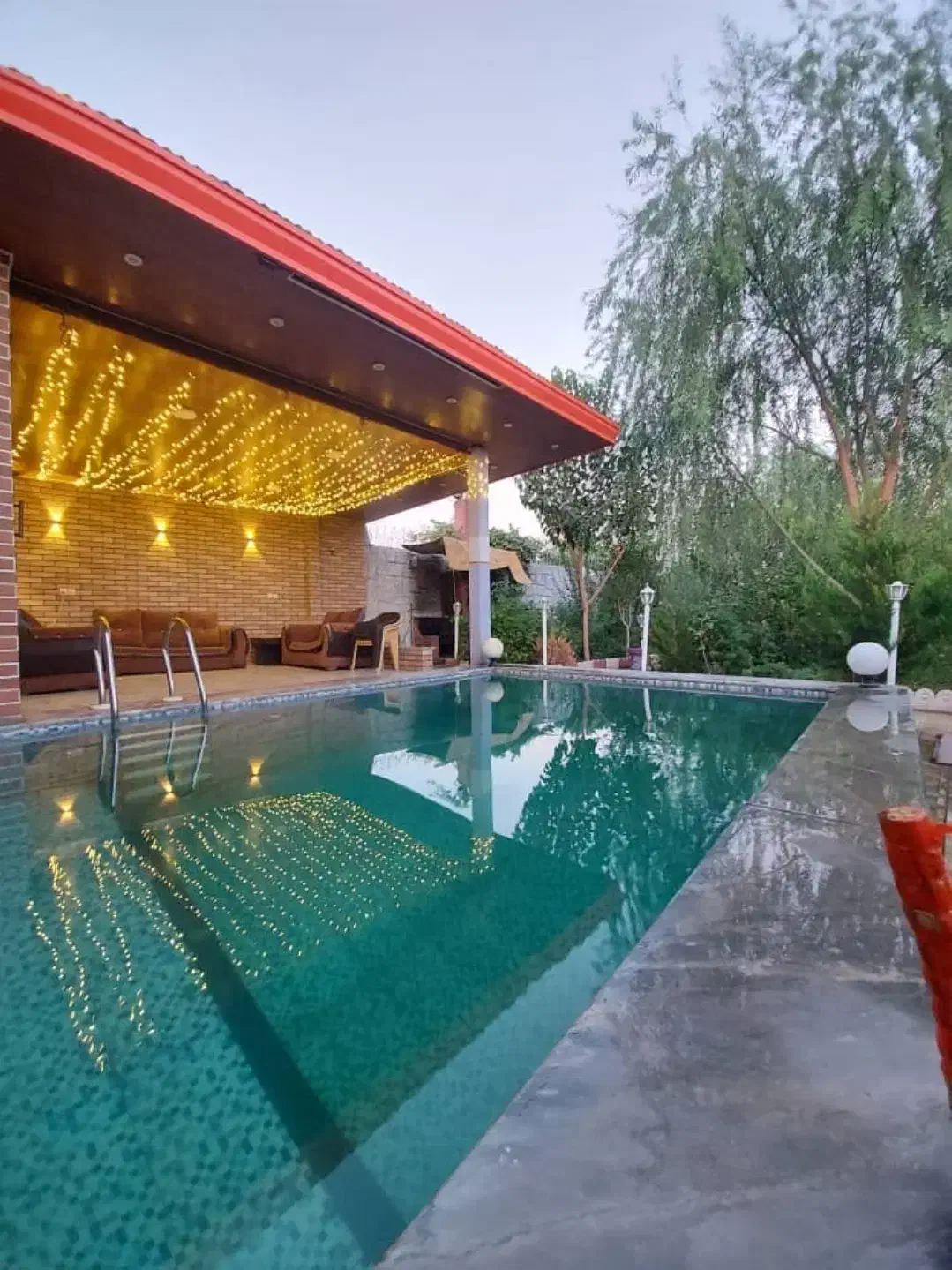 باغ ویلا رُز--زرین شهر|اجارهٔ کوتاه‌مدت ویلا و باغ|لنجان, |دیوار