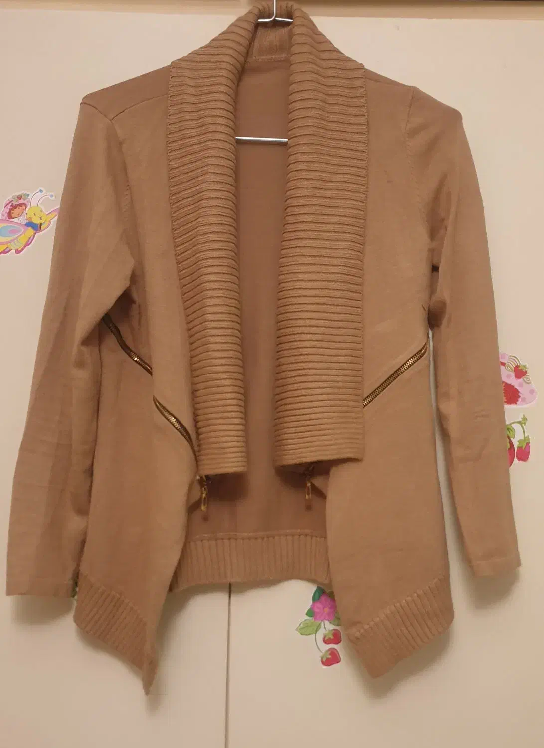 لباس زنانه|لباس|رودهن, |دیوار