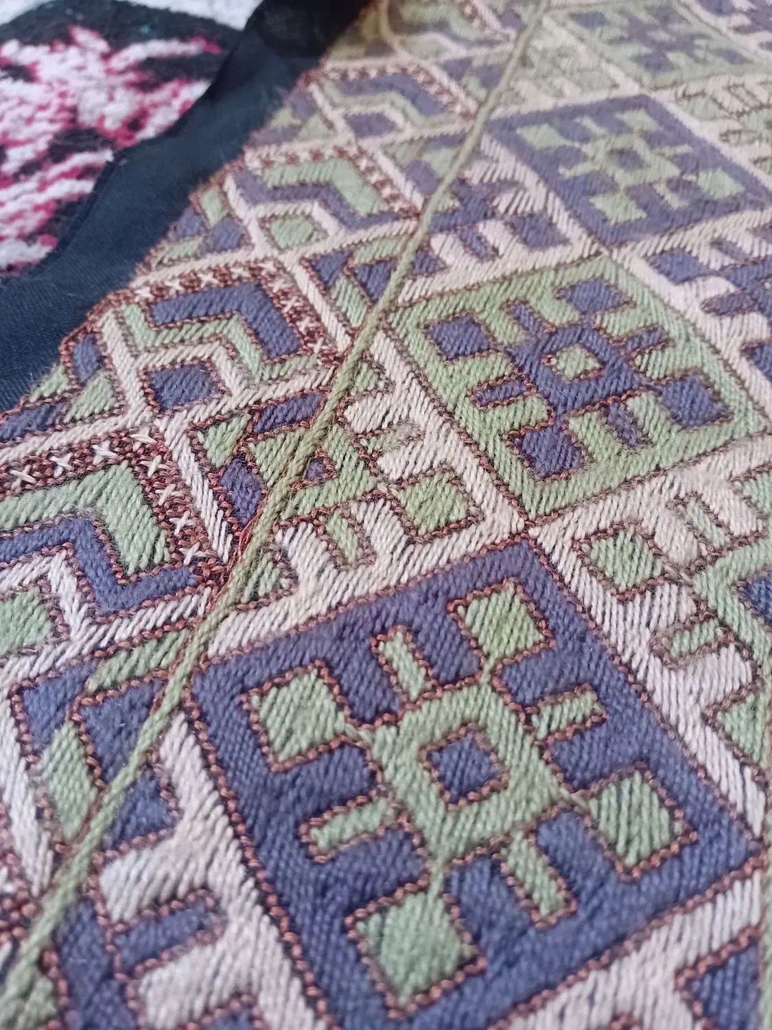 زی آستین|لباس|گنبد کاووس, |دیوار