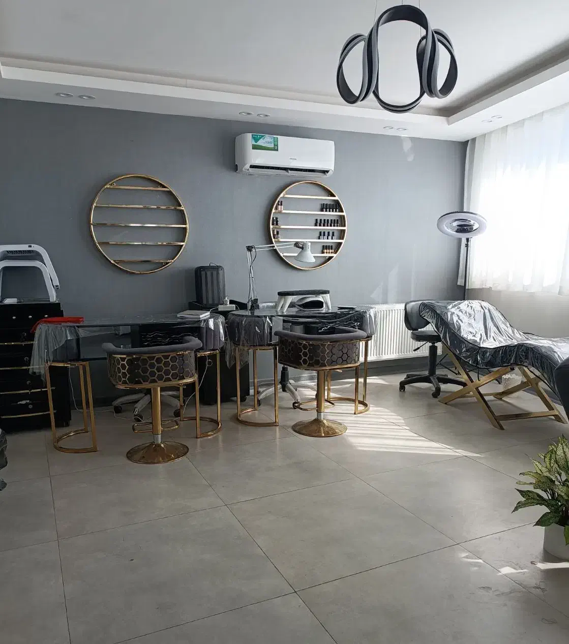 اجاره لاین خدمات و آموزش زیبایی|اجارهٔ دفتر کار، اتاق اداری، مطب|اصفهان, باب الدشت|دیوار