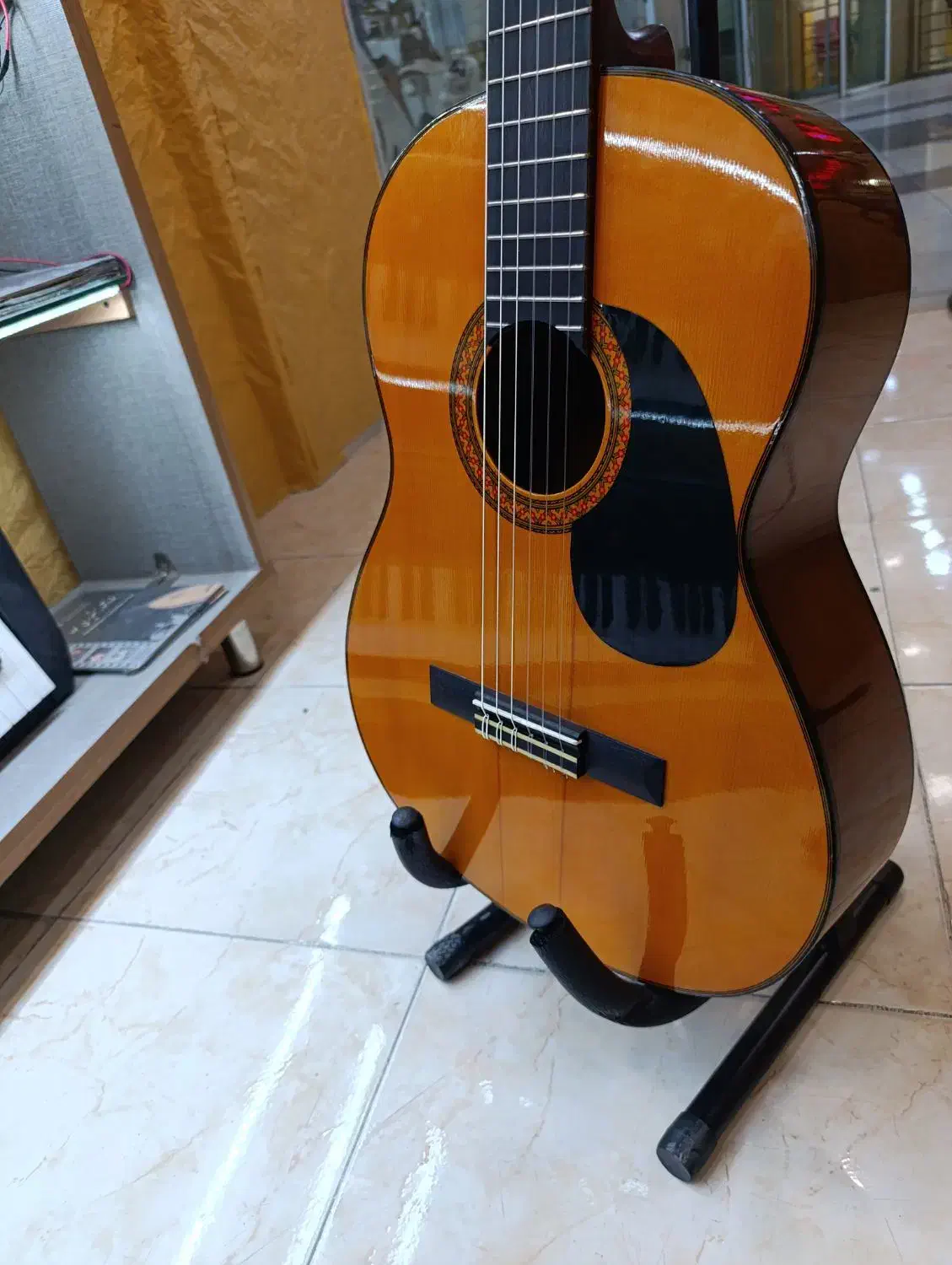 گیتار یاماها c۷۰|گیتار، بیس، امپلیفایر|لار, |دیوار