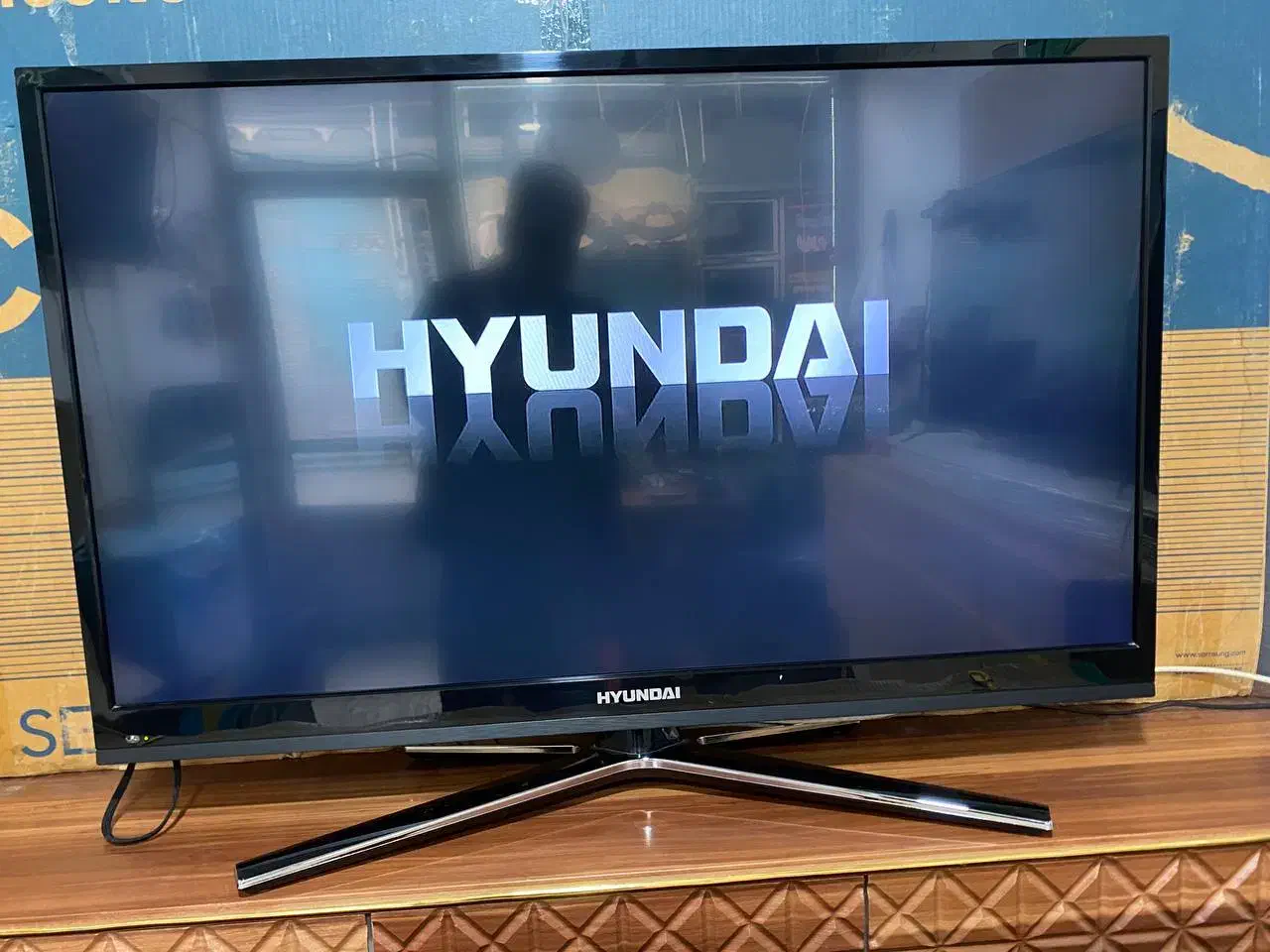 تلویزیون ال ای دی 42 اینچ هیوندای کره در حد نو|تلویزیون و پروژکتور|اشنویه, |دیوار