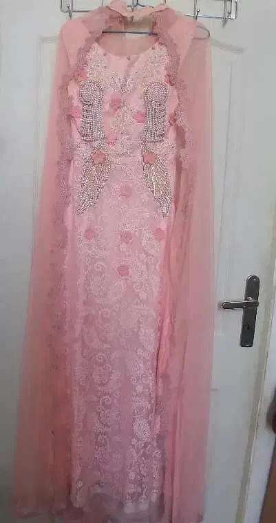 لباس مجلسی|لباس|مبارکه, |دیوار