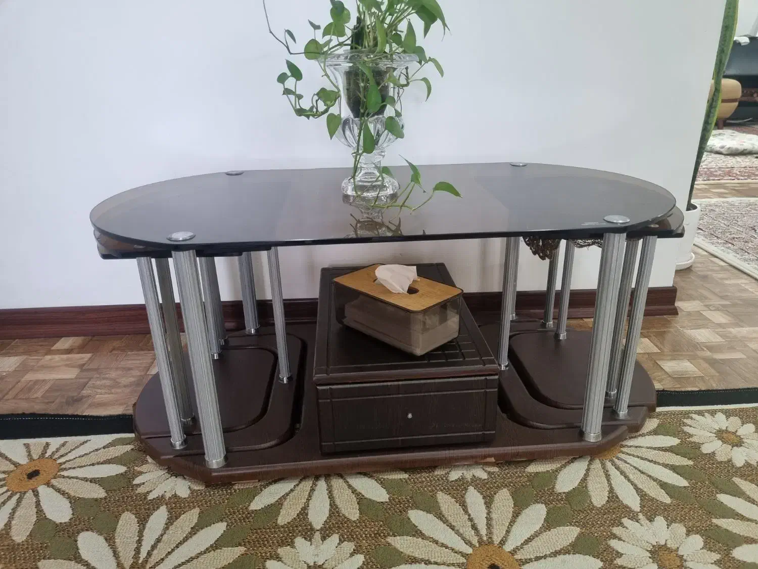 میز جلو مبلی تمیز و سالم|مبلمان خانگی و میز عسلی|کومله, |دیوار