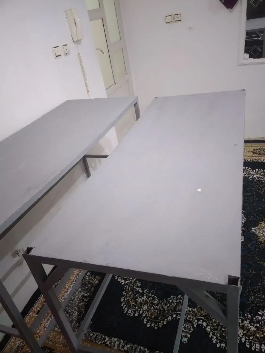 دو عدد میز آهنی|میز تحریر و کامپیوتر|سراب, |دیوار