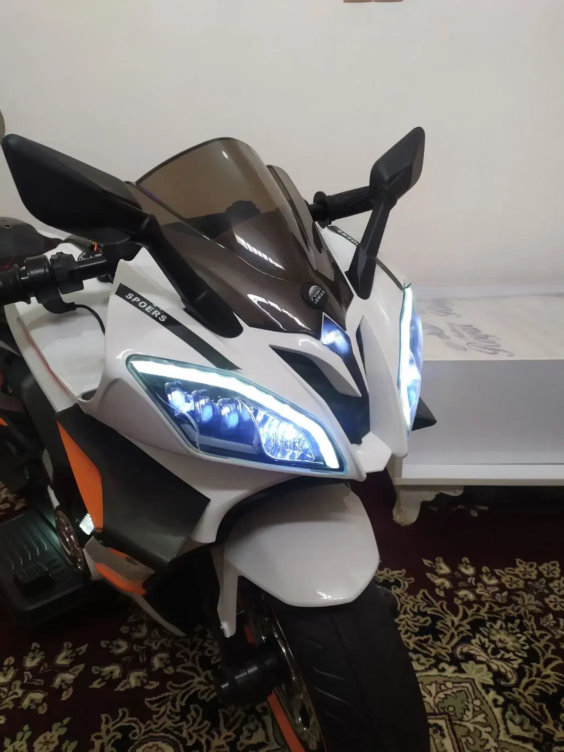 ماشین شارژی کاملا سالم و بی‌عیب|اسباب‌‌بازی|شیراز, وزیرآباد|دیوار