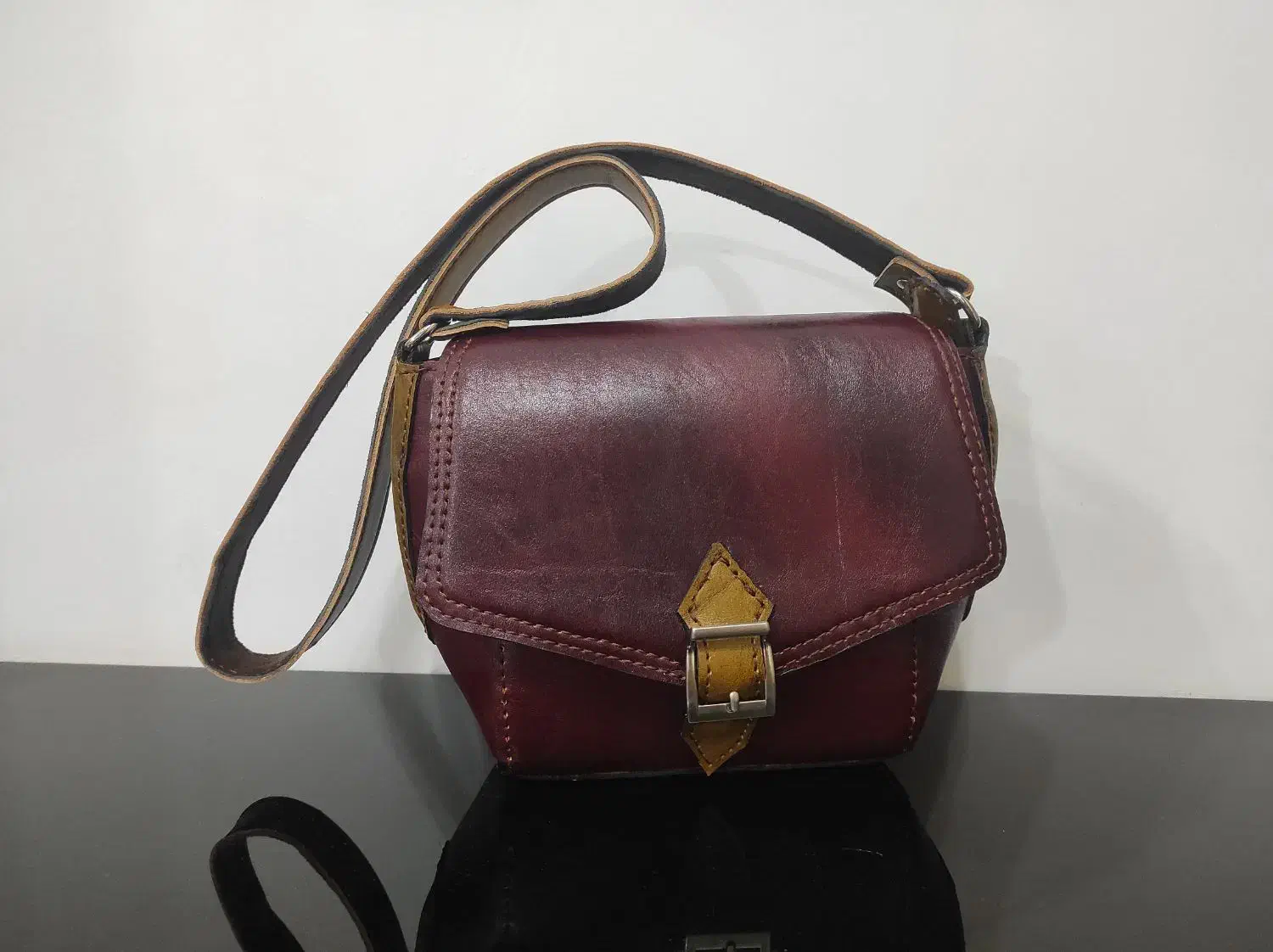 ک ی ف|کیف، کفش، کمربند|پارسآباد, |دیوار