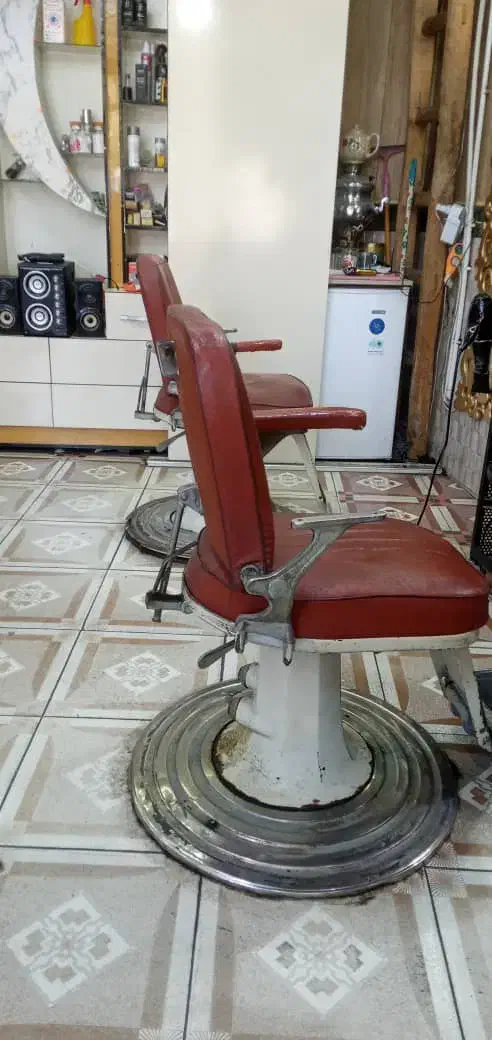 دو عدد صندلی آرایشگاه مردانه|آرایشگاه و سالنهای زیبایی|صوفیان, |دیوار