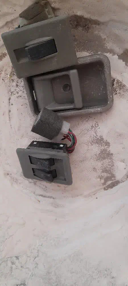 تعدادی وسایل ماشین و یک عدد سیم بکسل قوی|قطعات یدکی و لوازم جانبی|مشهد, الهیه|دیوار