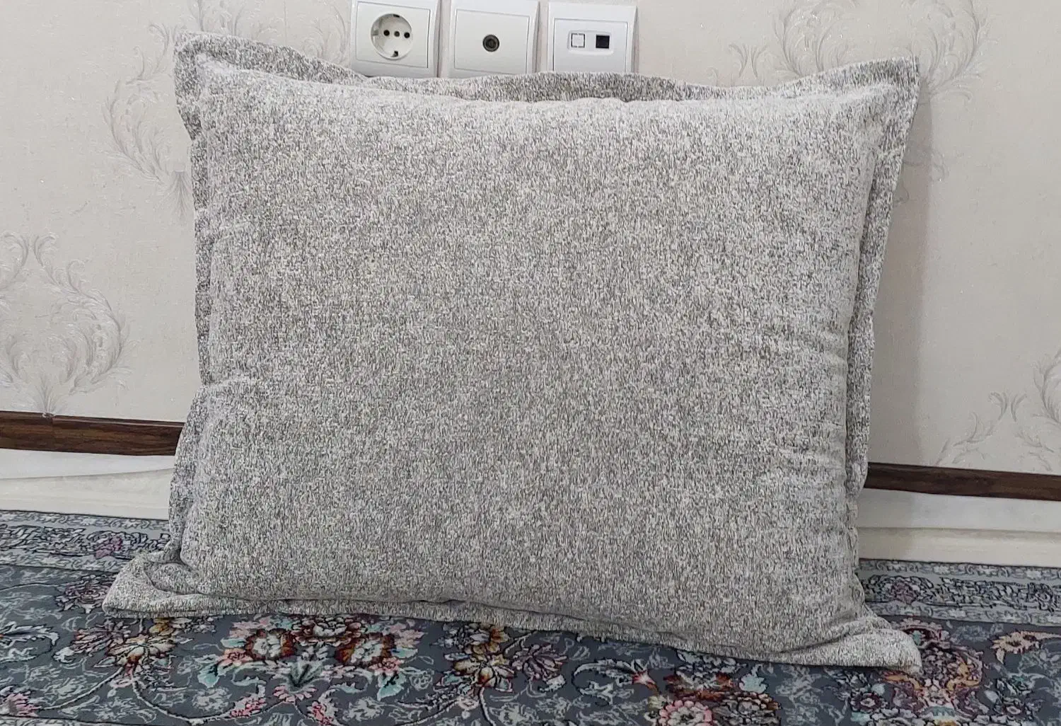 روبالشتی و رو پشتی|رختخواب، بالش، پتو|قم, چهل درخت|دیوار