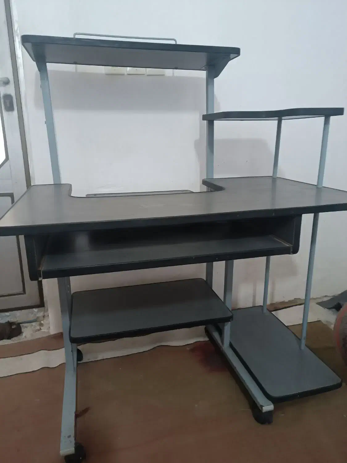 میز کامپیوتر|میز تحریر و کامپیوتر|مرزیکلا, |دیوار