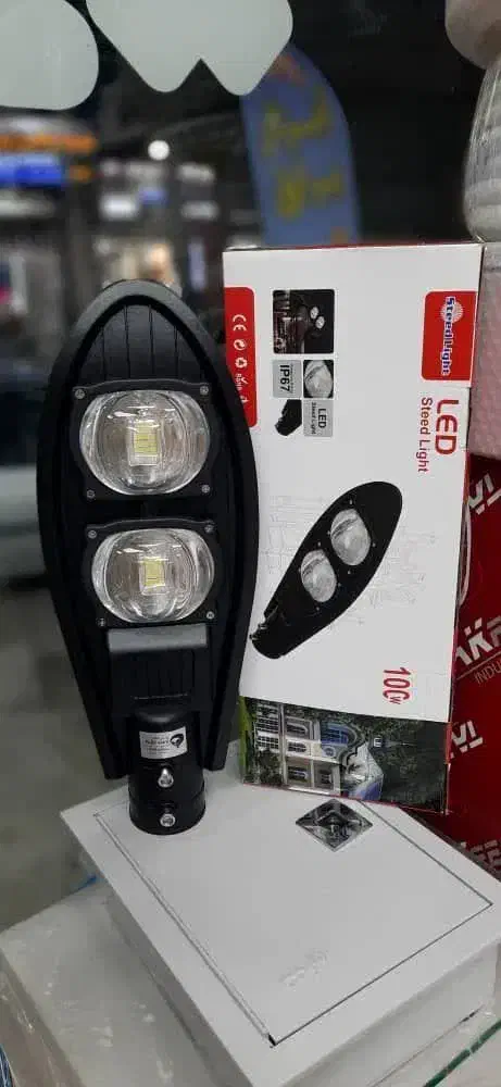 سر چراغ خیابانی|لامپ و چراغ|قرچک, میرزائی جنوبی|دیوار