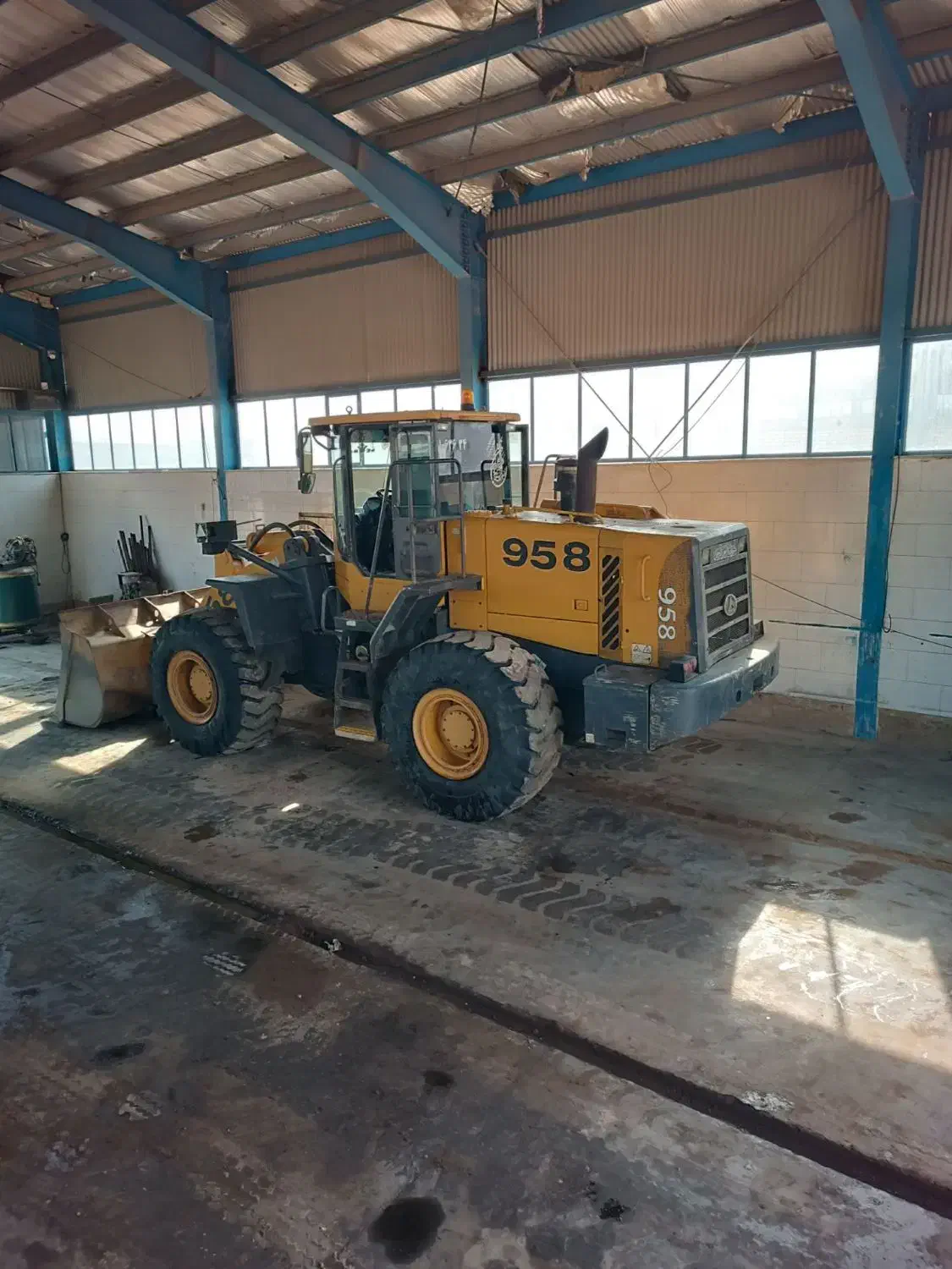 لودر ال جی ۹۵۶|خودرو سنگین|زرندیه, |دیوار