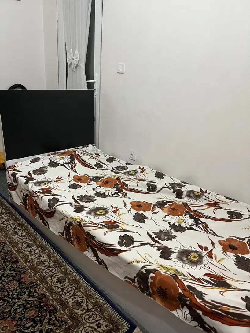 تخت در حد‌نو|تخت و سرویس خواب|رشت, معلم|دیوار