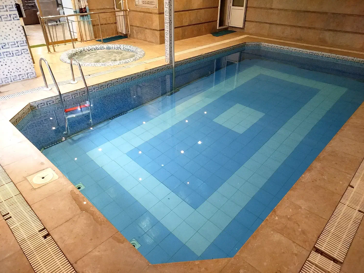 باغ ویلای لوکس با استخر و جکوزی در طرقبه|اجارهٔ کوتاهمدت ویلا و باغ|مشهد, ویلاشهر|دیوار