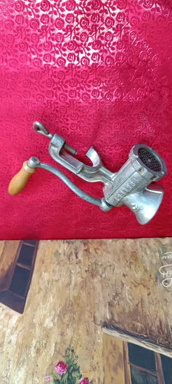 آبمیوه گیری دستی قدیمی چدنی|آبمیوه‌گیر و آب‌مرکبات‌گیر|تهران, عباس‌آباد|دیوار