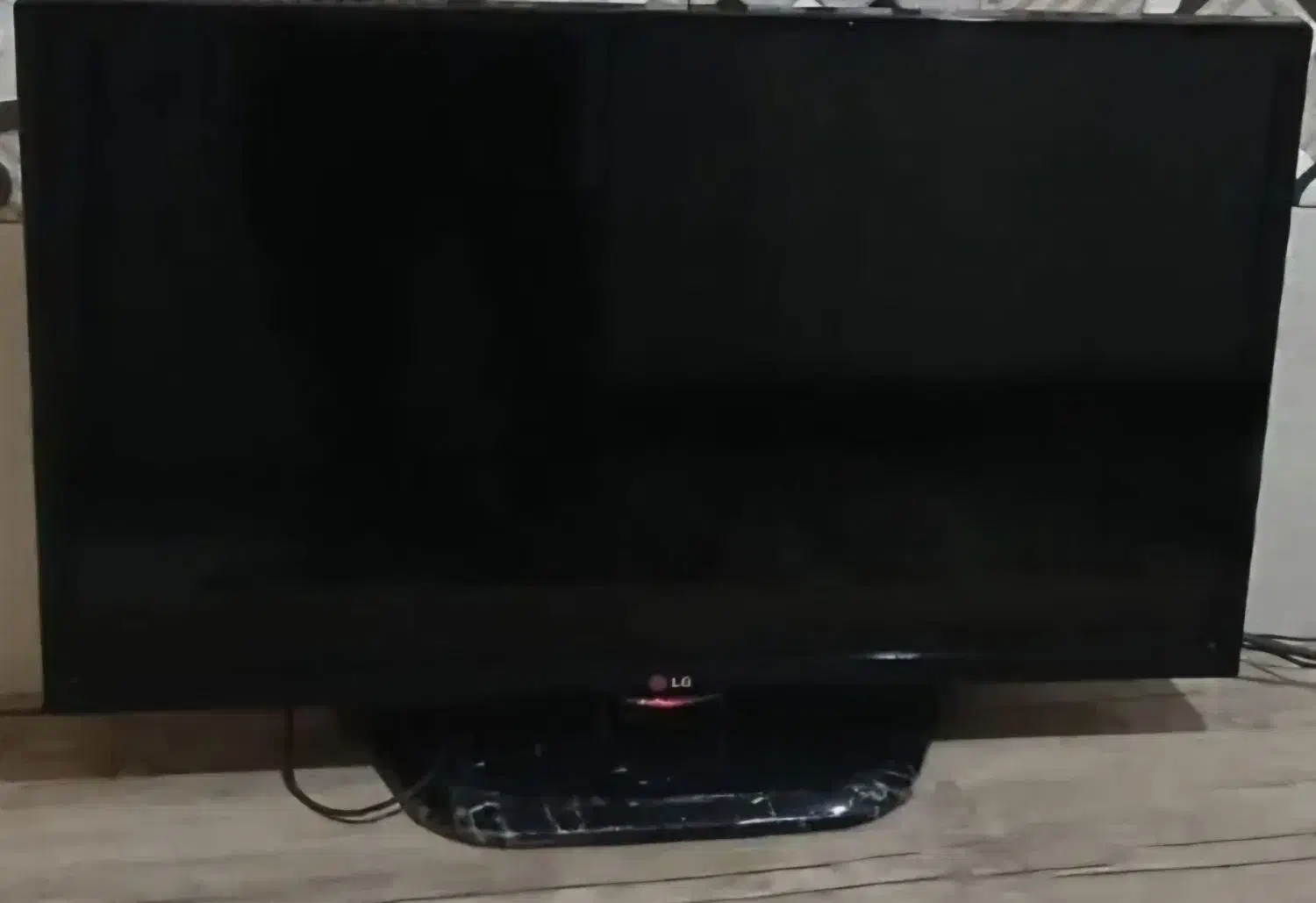 LCD LG|تلویزیون و پروژکتور|اصفهان, هفتون|دیوار