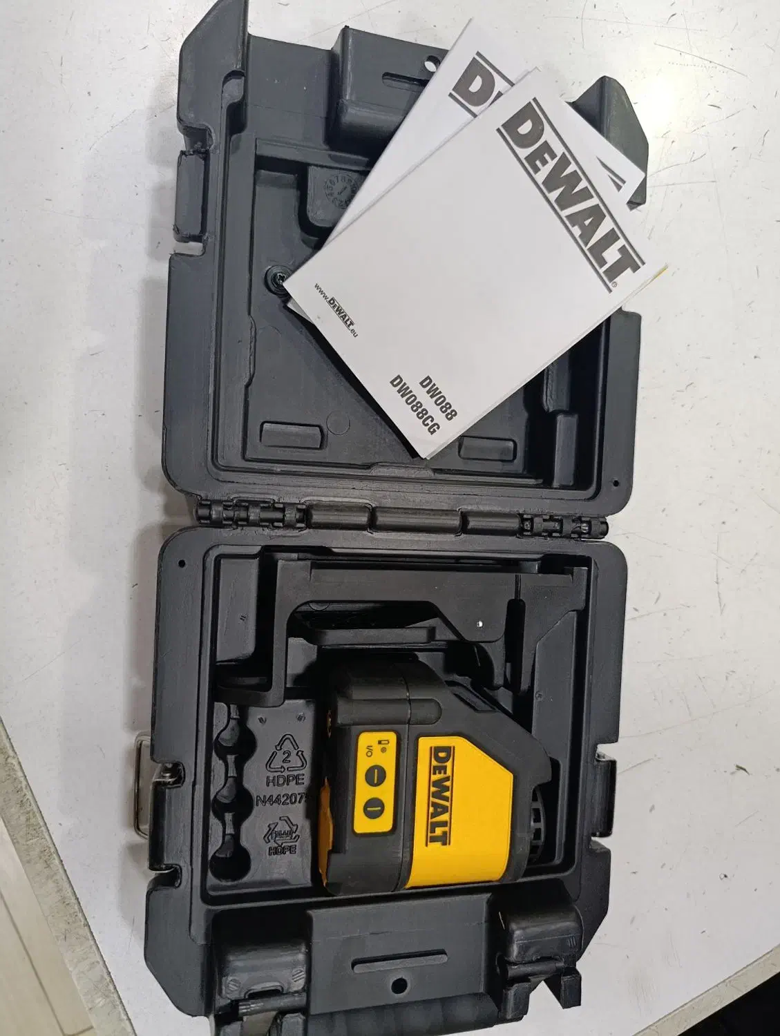 تراز لیزری دیوالت DW088CGمینی سنگ فرزانگشتی رونیکس|ابزارآلات|محمدیه-قزوین, |دیوار