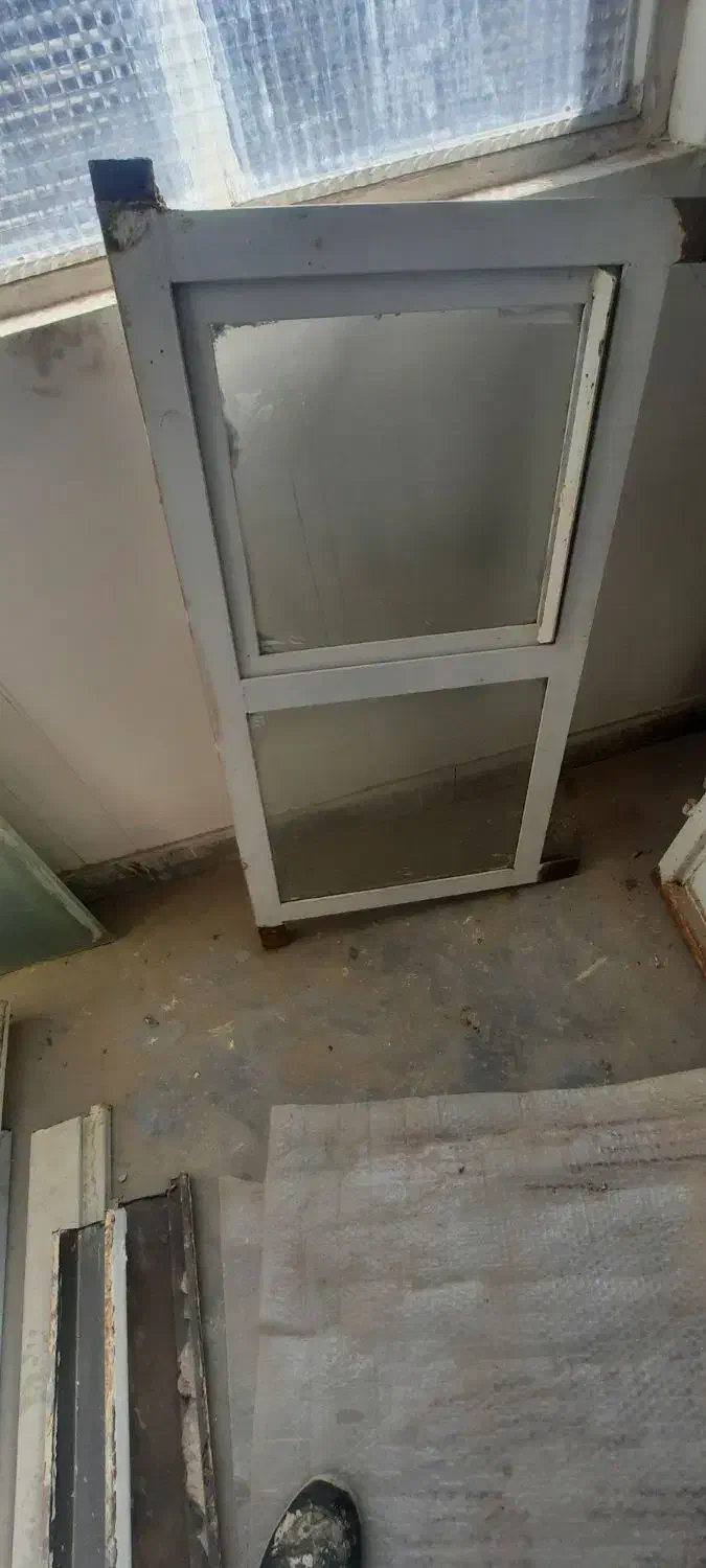 درب و پنجره اهنی و کابینت فلزی . درب چوبی|مصالح و تجهیزات ساختمان|کاشمر, |دیوار